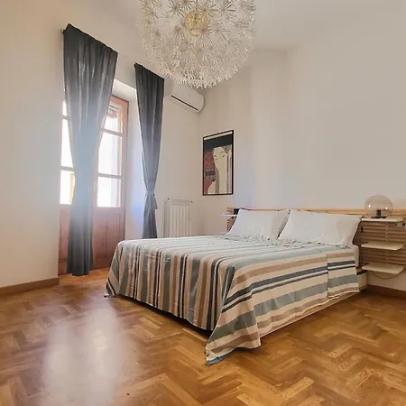 Pisani 19 דירה *